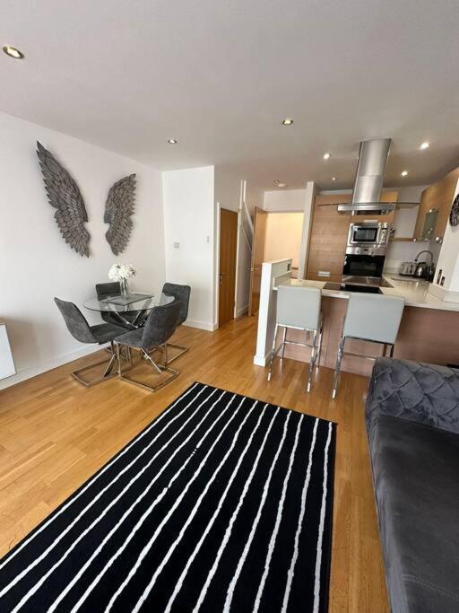 شقة Two Br Flat 5 Mins Walk From London Eye G96 المظهر الخارجي الصورة